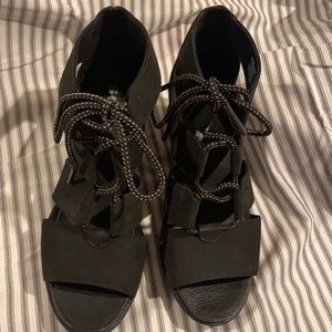 Sorel Joanie ll Lace wedges